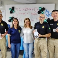 Entrega do brinde do Dia dos Pais